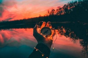 Czym jest strona świata? Które są i przy pomocy, której są określane? Czym jest strona świata? Które są i przy pomocy, której są określane?